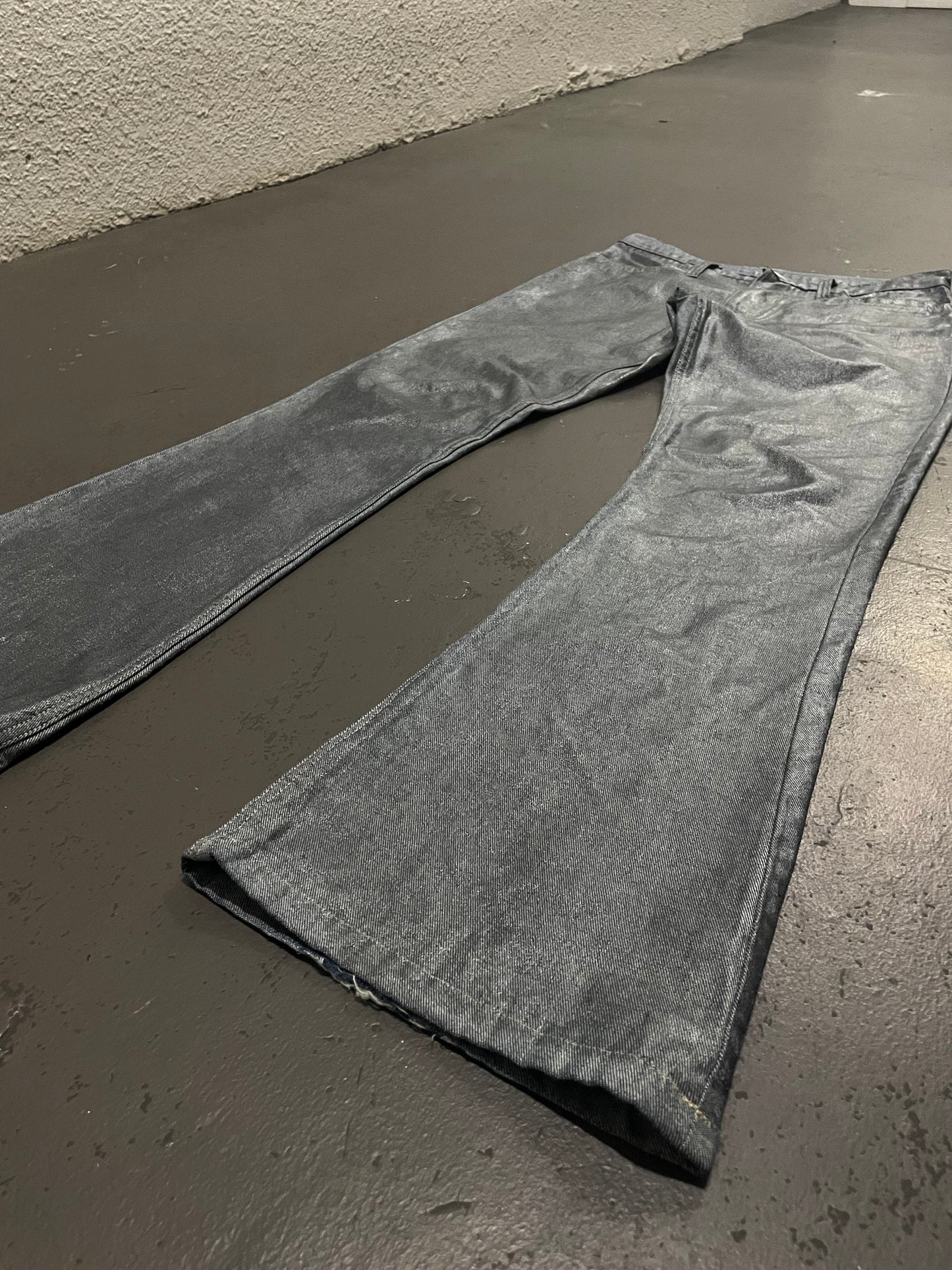 ‘MOON CUT’ DENIM