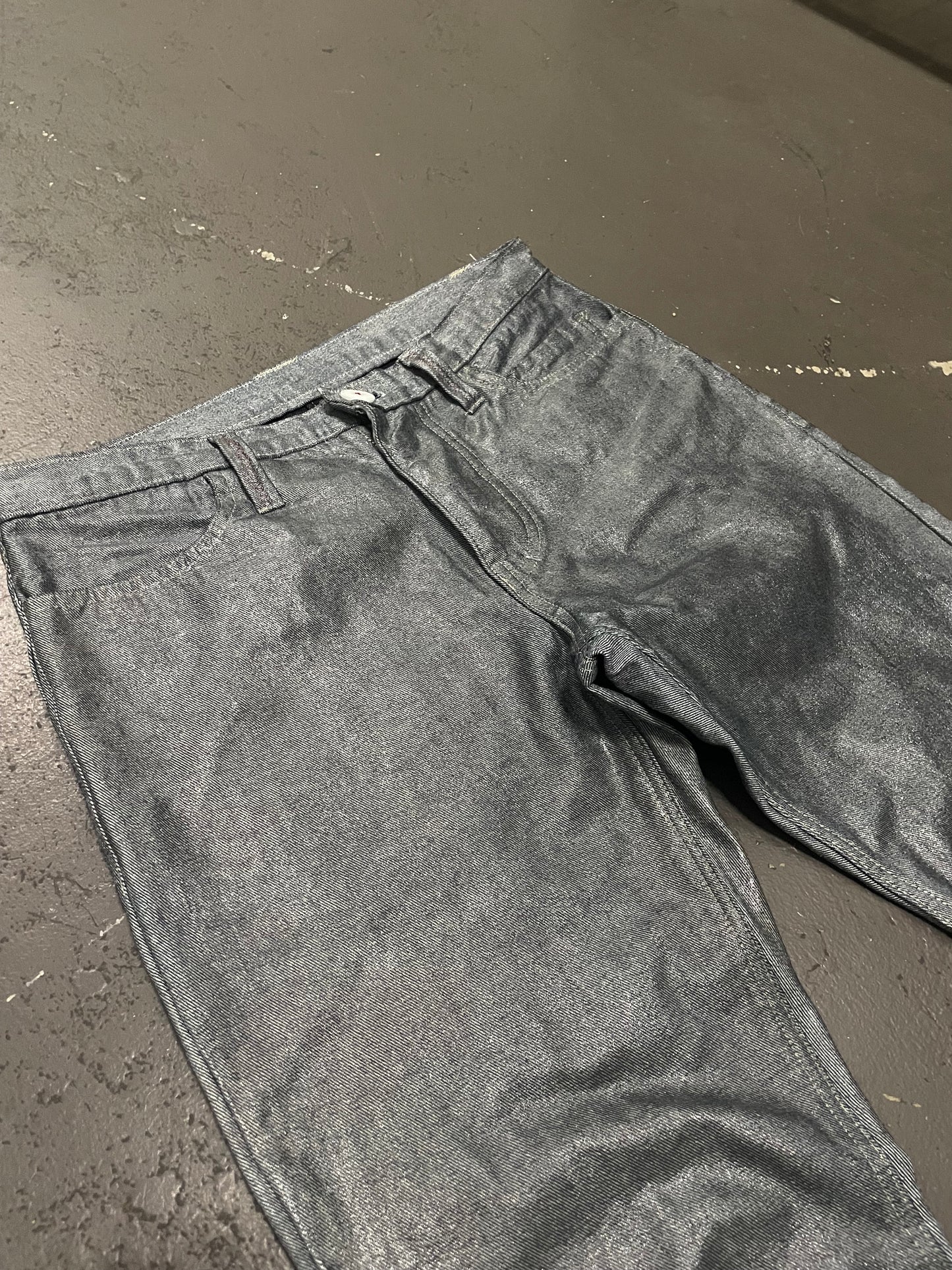 ‘MOON CUT’ DENIM