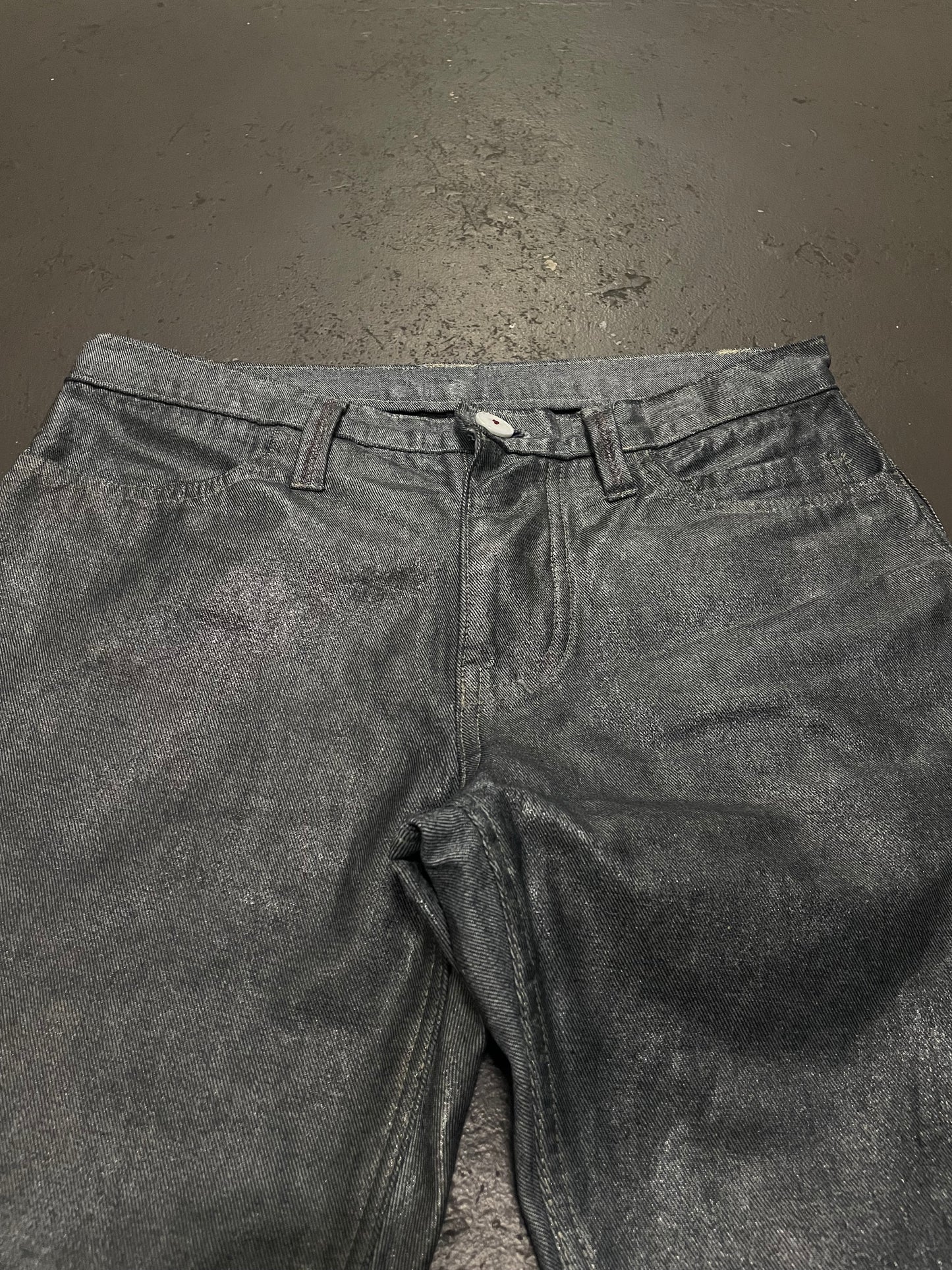 ‘MOON CUT’ DENIM