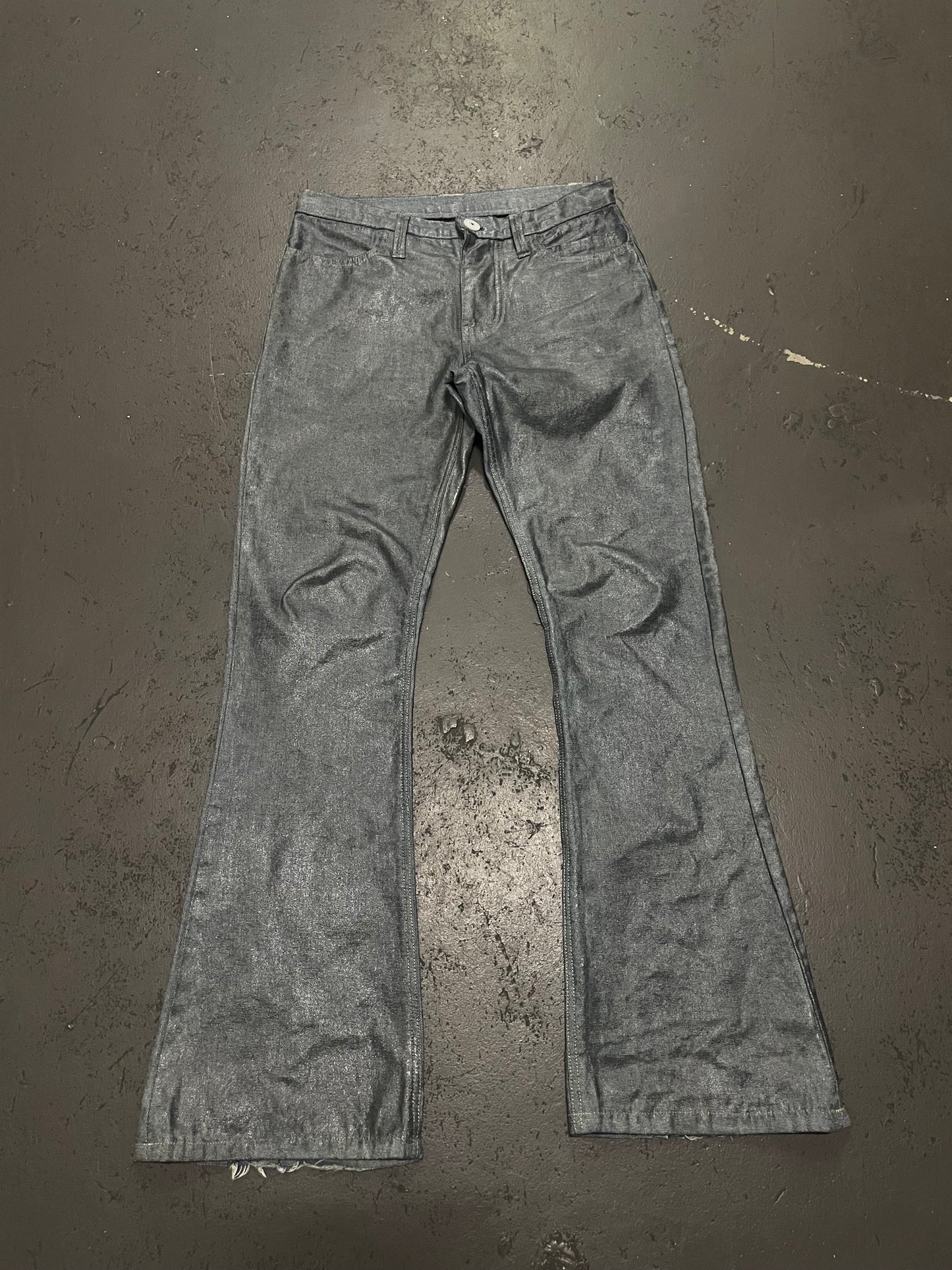 ‘MOON CUT’ DENIM